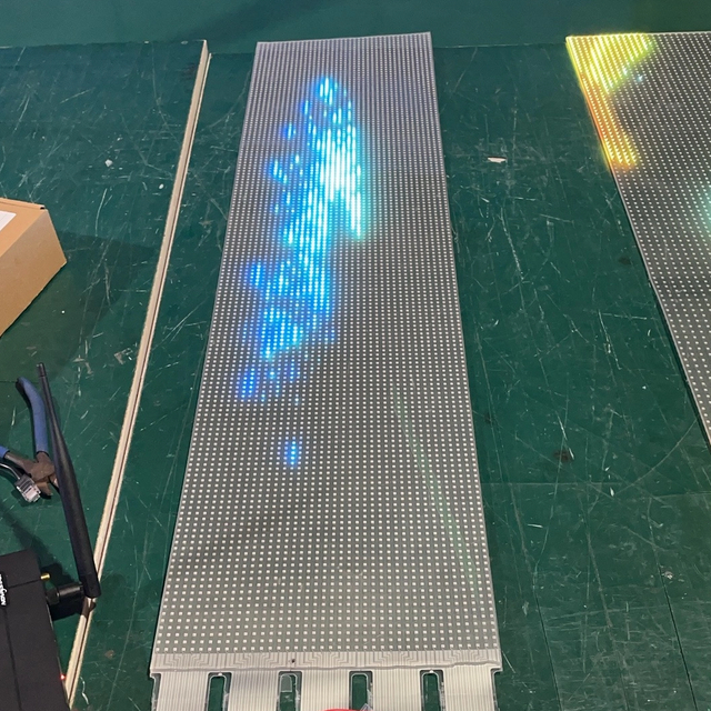 Tela de filme de cristal de LED externo P4-P30 LED externo Exibição transparente flexível