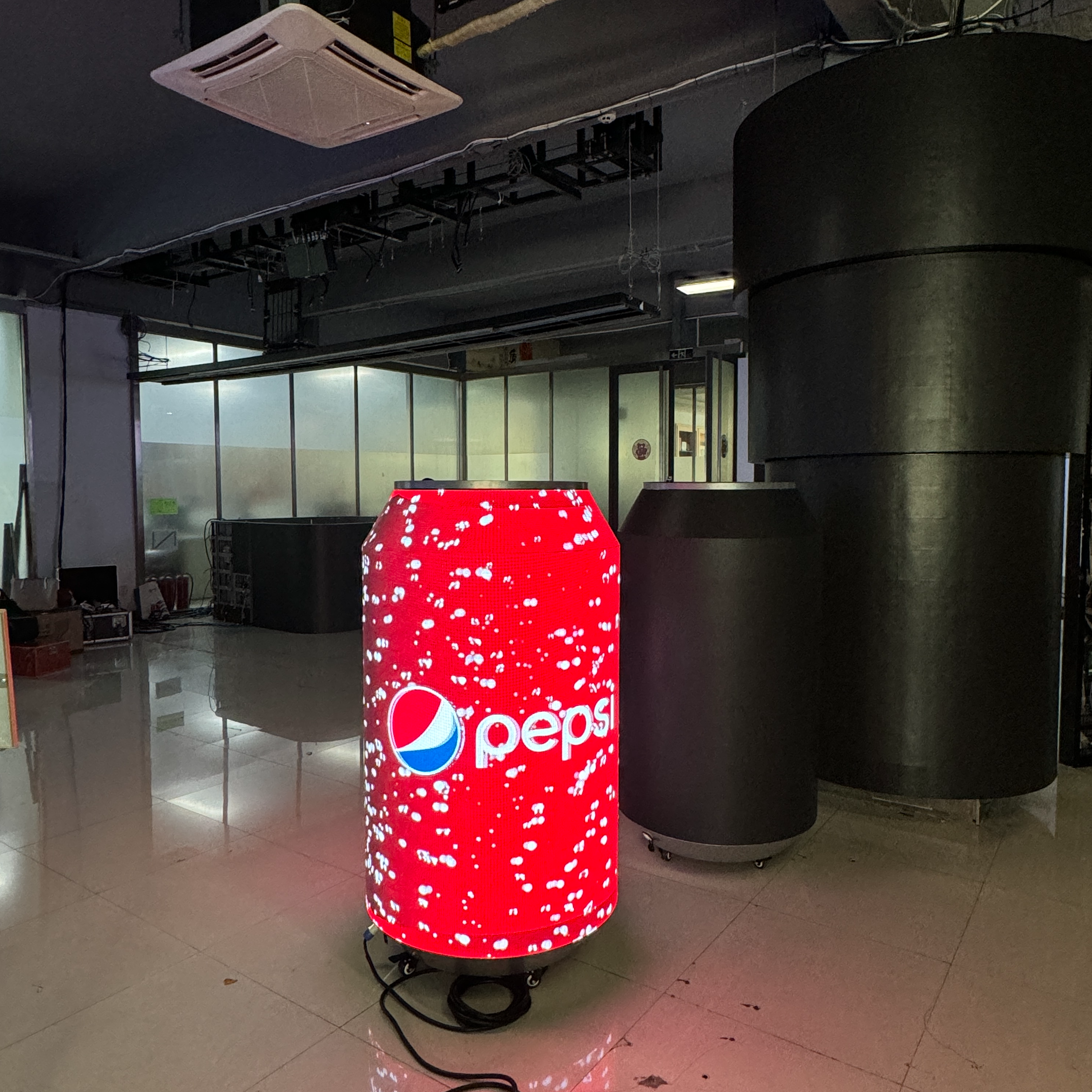 Telão LED curvo flexível para publicidade criativa personalizado pode Telão LED Coca-Cola Pepsi